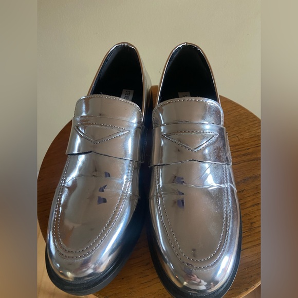 Steve Madden Silver Chrome Metallic Loafers Size 9.5 - Picture 5 of 6